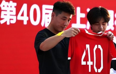 开云APP下载-国足0比2喀麦隆，赛后只有他跟喀麦隆国脚互换球衣，引发热议